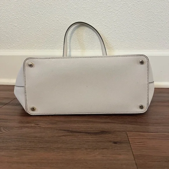 Kate Spade Elegant Cream Tote Bag perfect for spring - Picture 7 of 12